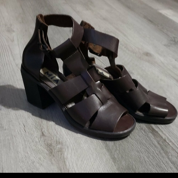 MIA brown leather open toe block heel sandals - Picture 4 of 16